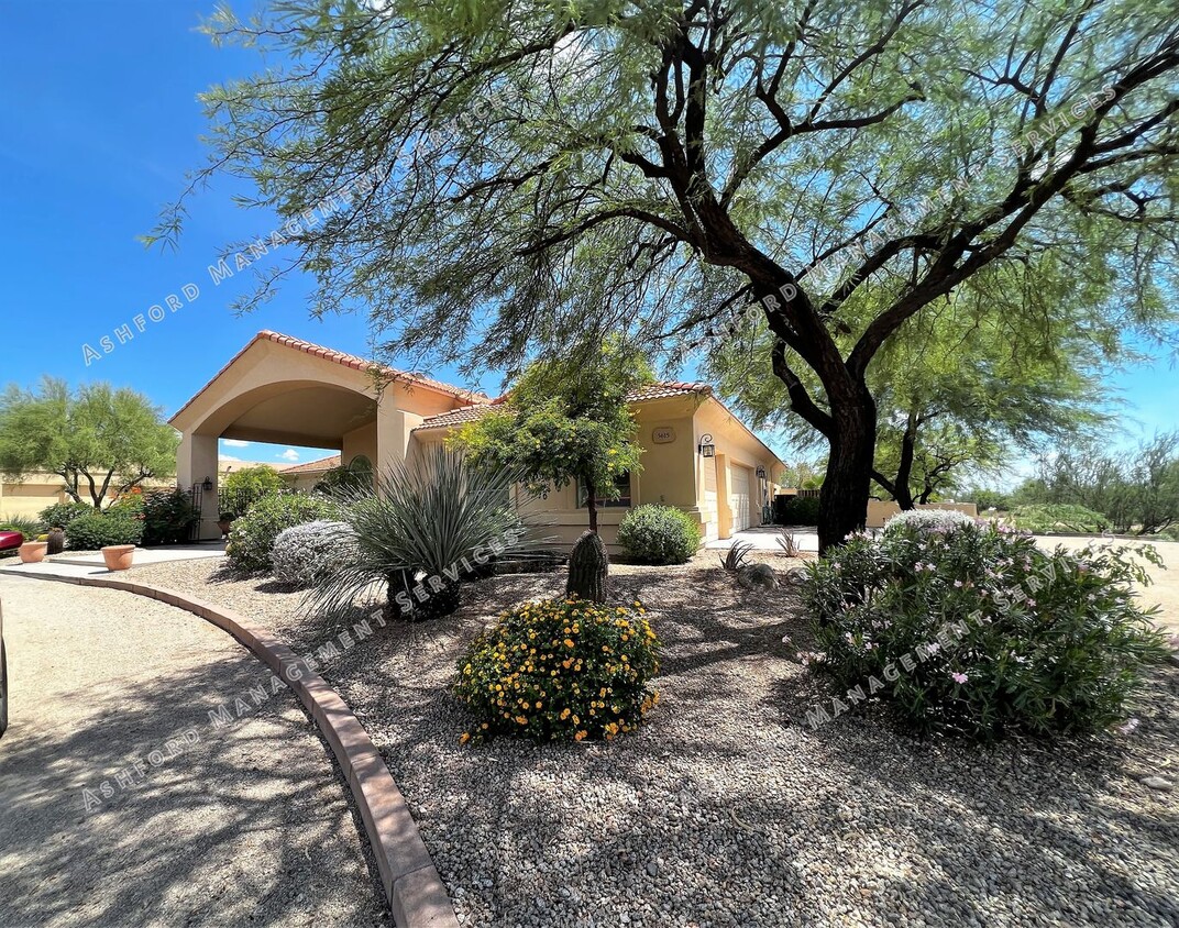 Foto principal - BEAUTIFUL 4 BEDROOM PLUS SEPARATE OFFICE, ...