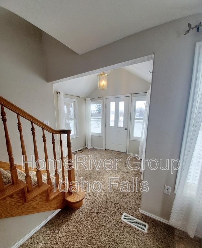 Primary Photo - 3771 E 500 N