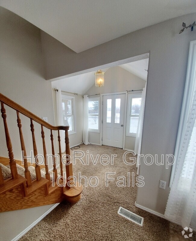 Building Photo - 3771 E 500 N