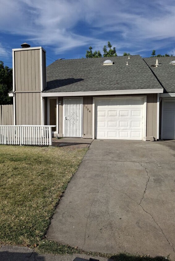 Primary Photo - Duplex for RENT!