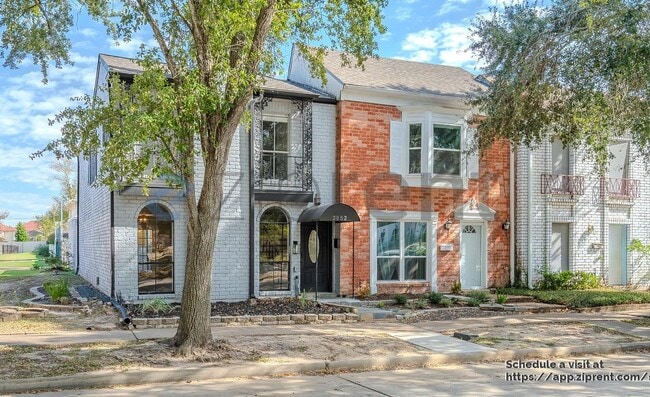 Building Photo - 2052 Lakeside Dr