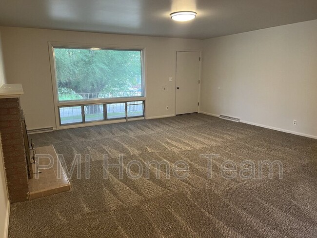 Building Photo - 4586 Porter Ave