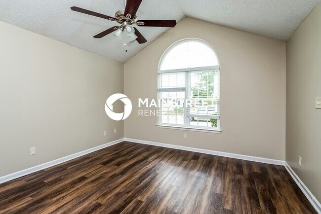 Foto del edificio - 3 Bedroom Pet-Friendly Home in Hampton, GA...