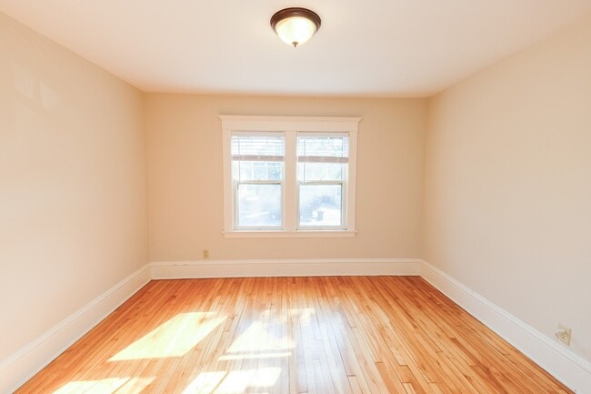 Building Photo - 1619 Selby Ave