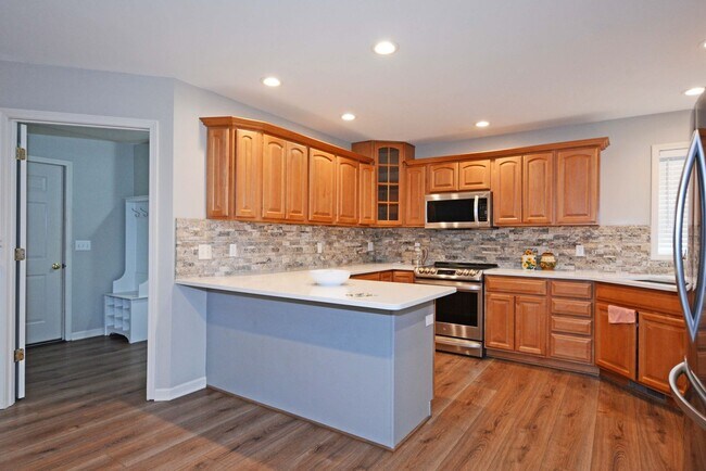 Foto del edificio - Spacious 5-Bed 3-Bath Home in South St. Paul - Available Now!