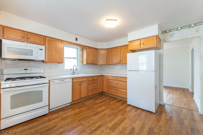 Foto del edificio - 266 W Passaic Ave