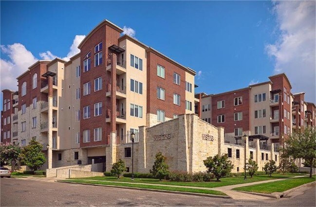 Building Photo - 100 Willard St