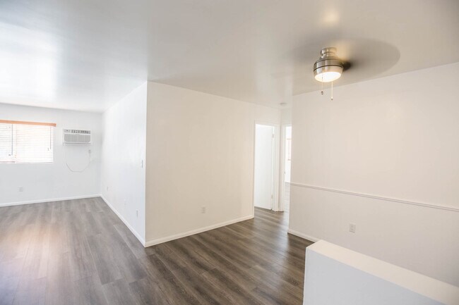 Foto del edificio - 7317 Haskell Avenue