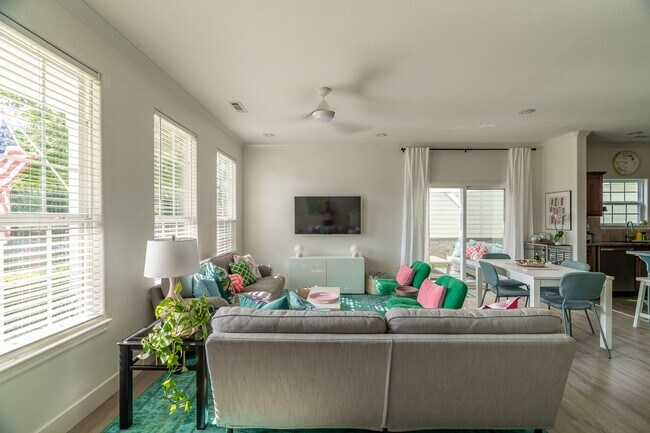 Foto del edificio - Beautiful 4 bedroom, 3.5 bathroom home in ...