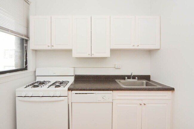 Foto del edificio - 3728 N Pine Grove Ave