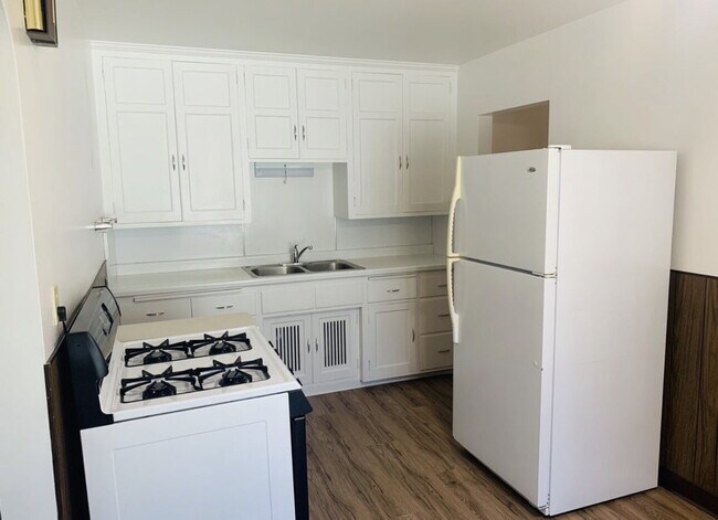 Foto del edificio - Charming 2-Bed side by side Duplex on Grand Ave S #2