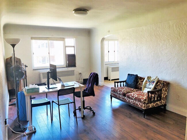 Unit #10 (2br) - 5612 Hempstead Rd