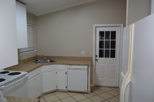 Building Photo - 3996 Bothwell Terrace