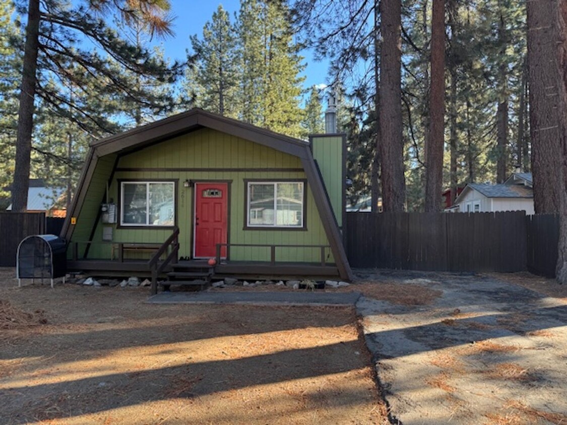 Primary Photo - Recently Updated 2 bedroom 1 bath home