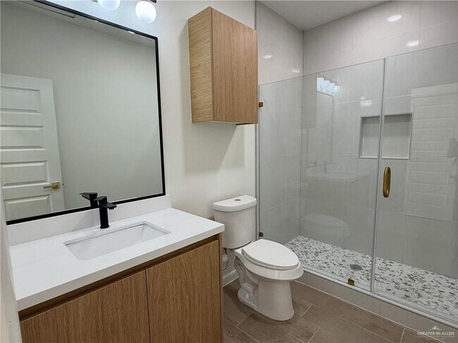Foto del edificio - 1302 Rosewood Ln