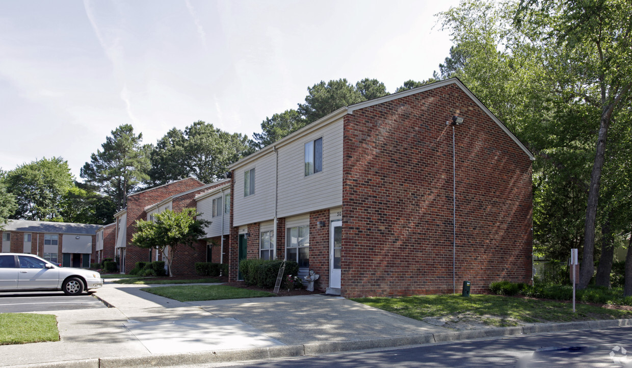 Foto del edificio - Friendship Village Apartments