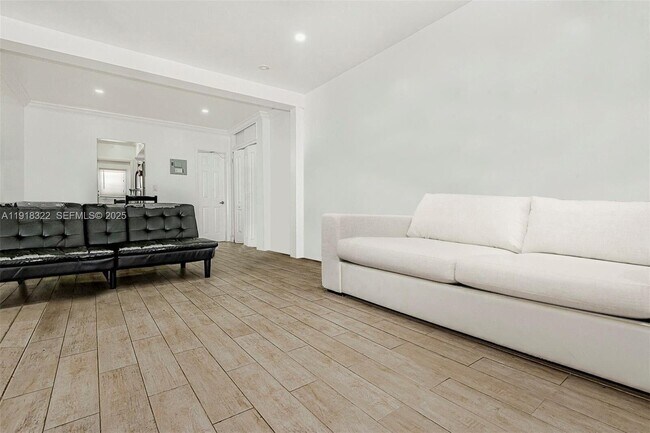 Foto del edificio - 719 Euclid Ave