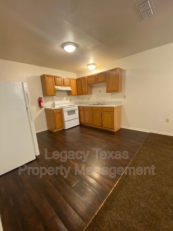 Foto del edificio - 1112 Williams Ave