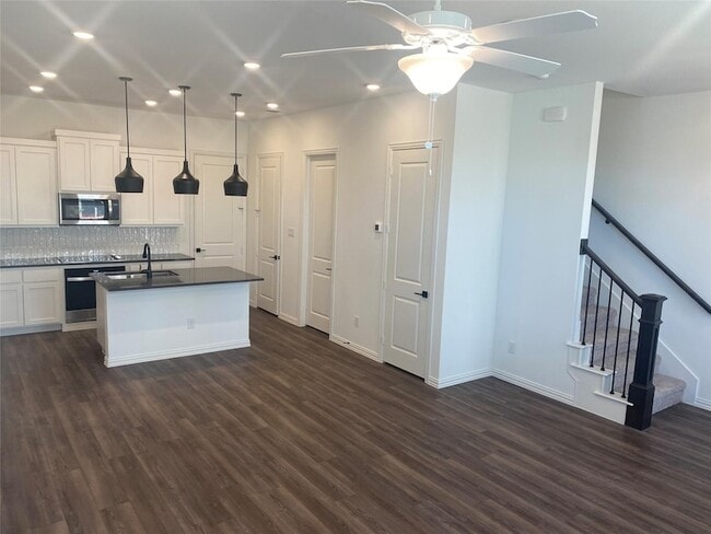 Photo - 7573 Laburnam Rd House