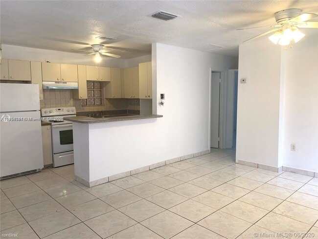 Foto del edificio - 4 br, 2 bath House - 3621 SW 46th Ave # 0