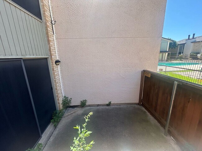 Foto del edificio - 12824 Midway Rd