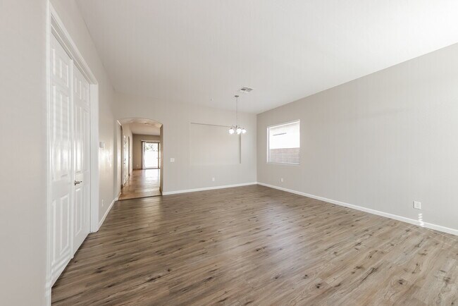 Foto del edificio - 10416 W Carlota Ln