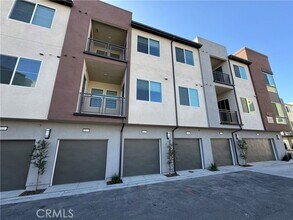 Building Photo - 4100 E Cir Paseo