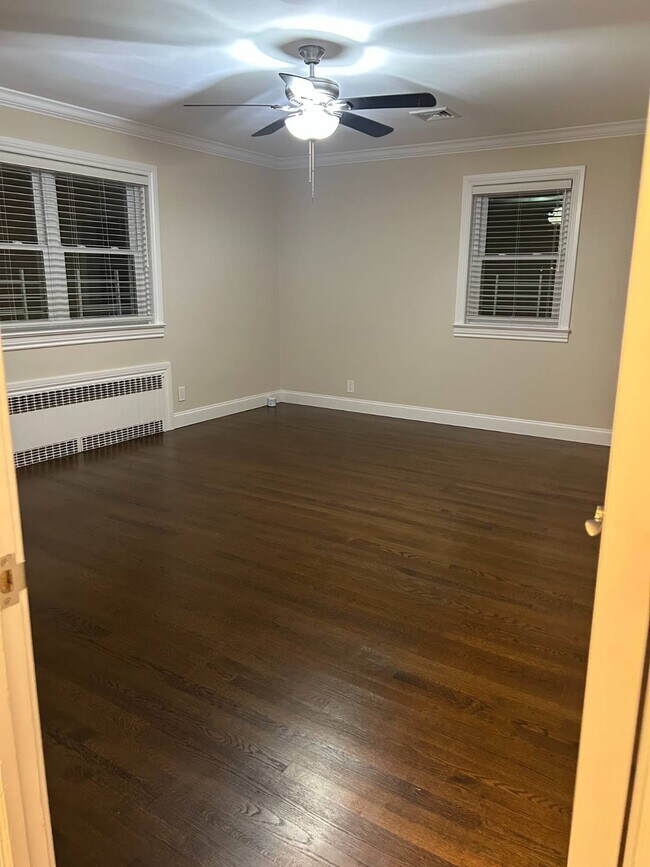 Foto del edificio - 260 Eastchester Rd