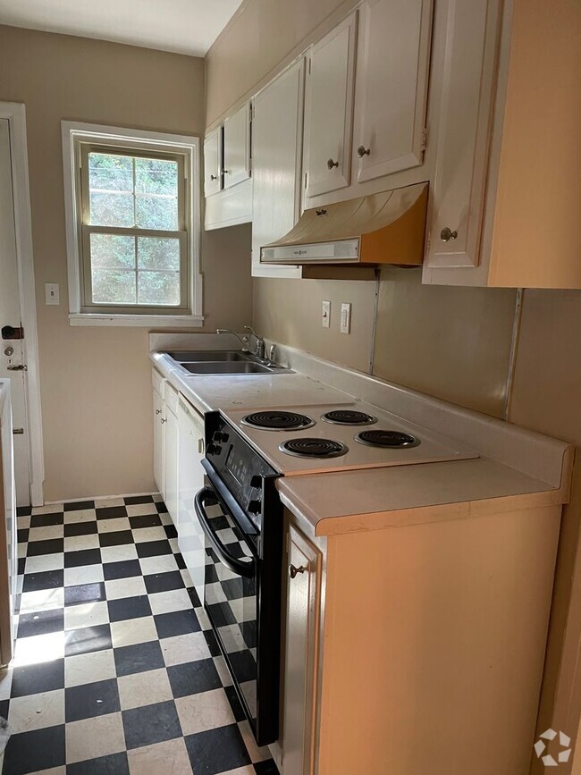Building Photo - 600 University Ridge