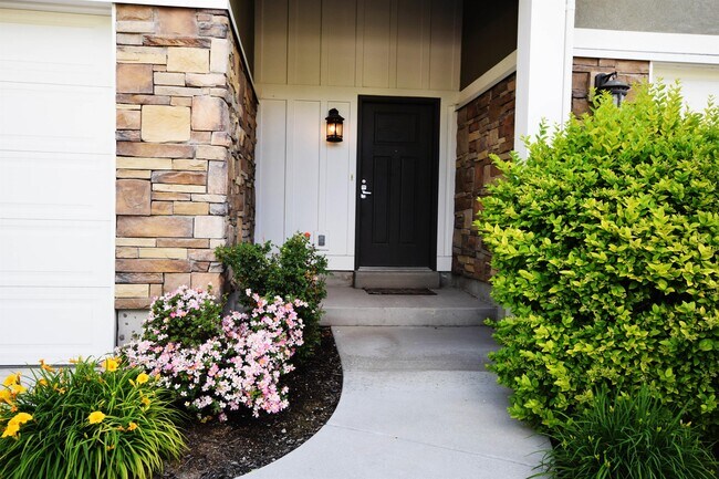 Building Photo - 11749 Danta Dr S