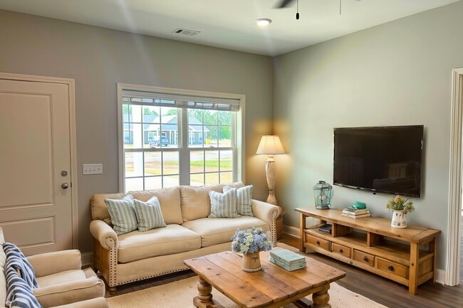 Foto del edificio - 227 Firefly Ln