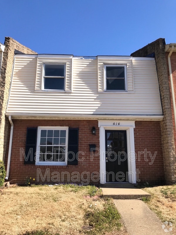 Central Park Townhomes Houses under 2,000 Fredericksburg, VA 1