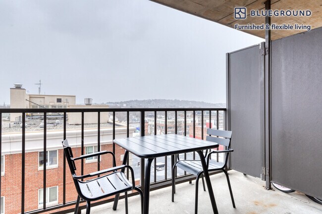 Building Photo - 270 Babcock St