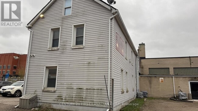 Building Photo - 1072 Dundas St