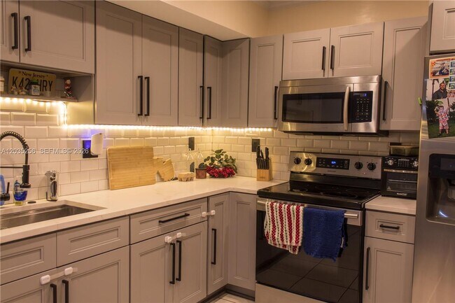 Foto del edificio - 7645 NW 38th Ct