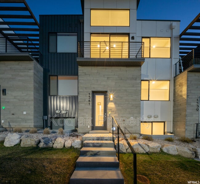 Photo - 1541 E Talo Ct Townhome