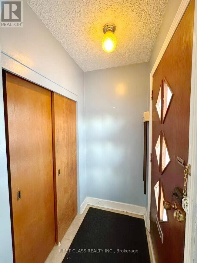 Photo du bâtiment - 6281 Burdette Dr