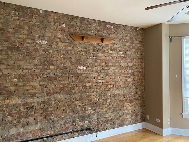 Foto del edificio - 520 N Milwaukee Ave