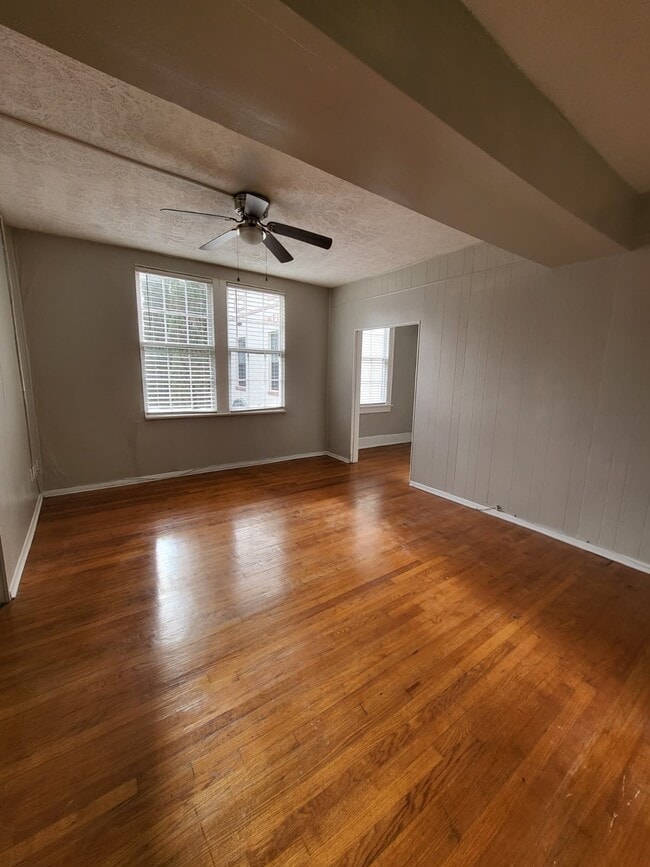 Building Photo - 1308 Willow Branch Ave