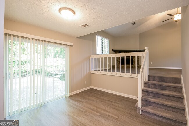 Foto del edificio - 733 Emerald Forest Cir SW