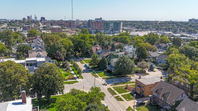 Photo - 2 Bedroom Duplex Residence near UNMC & Blackstone Apartment