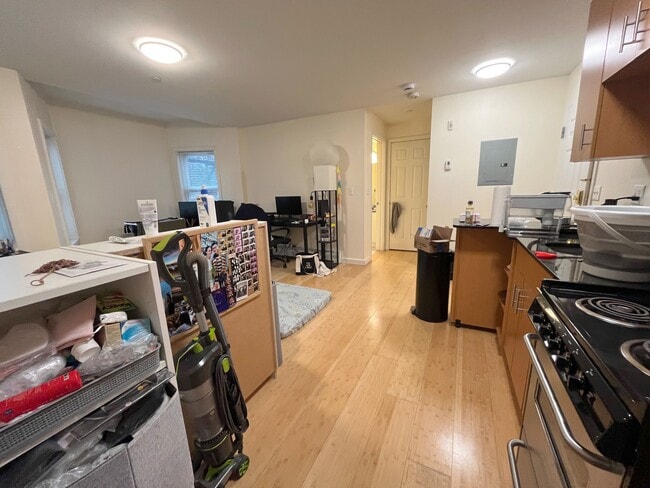 Building Photo - 461 Park Dr