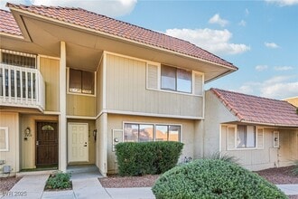 Building Photo - 2414 Paradise Village Way