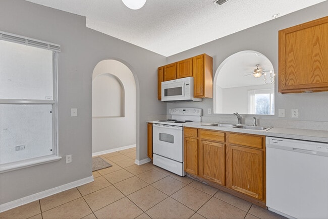 Foto del edificio - Charming home for RENT in Groveland