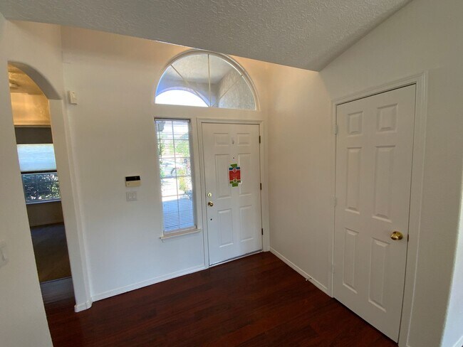 Building Photo - 3 Bedroom Single Story Home Available Near...