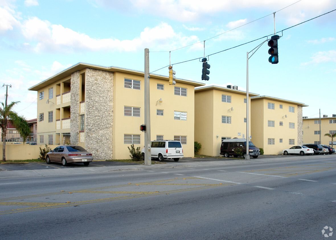 Building Photo - 3350 E 4th Ave