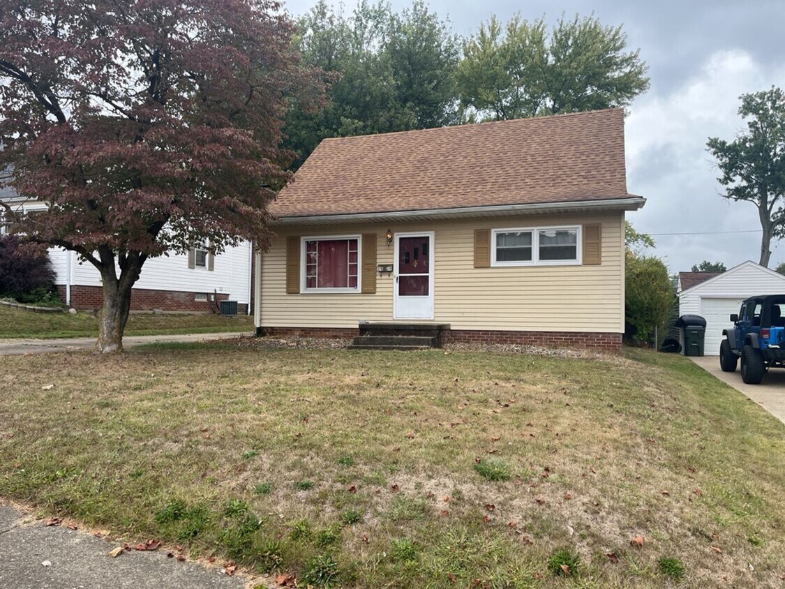 Primary Photo - Charming 3-Bedroom Property in Prime Location