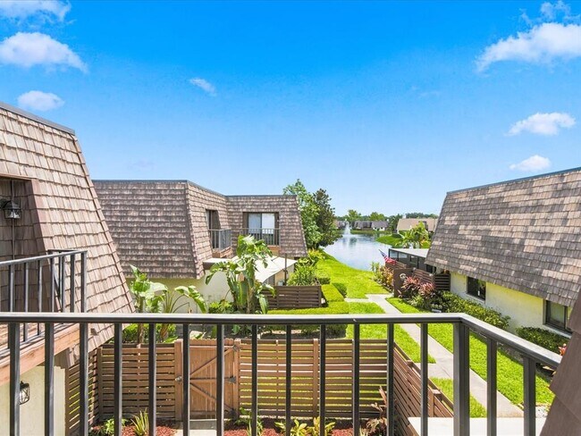 Foto del edificio - 15446 E Pond Woods Dr
