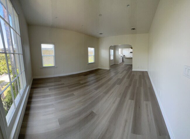 Foto del edificio - 10520 Eastborne Ave