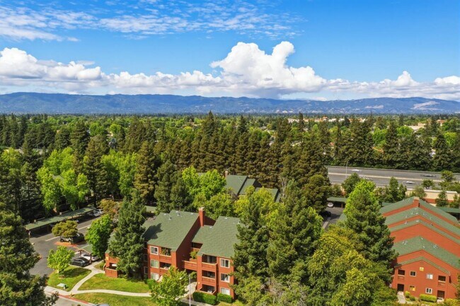 Foto del edificio - 1144 Yarwood Ct